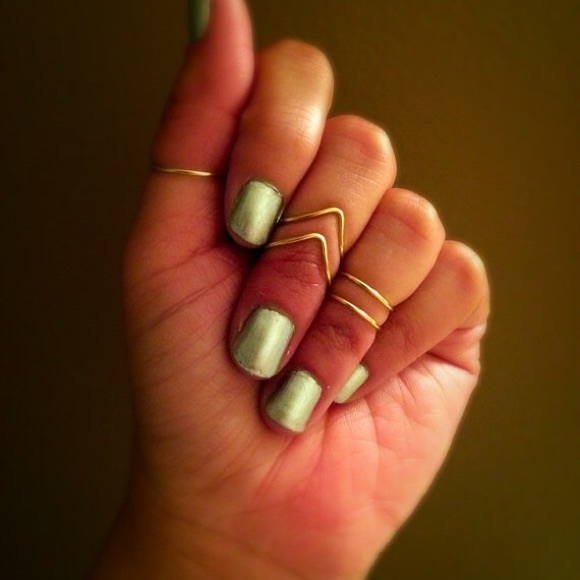 Black Chevron Nuckle Rings ❤️ - Picture 3 of 3